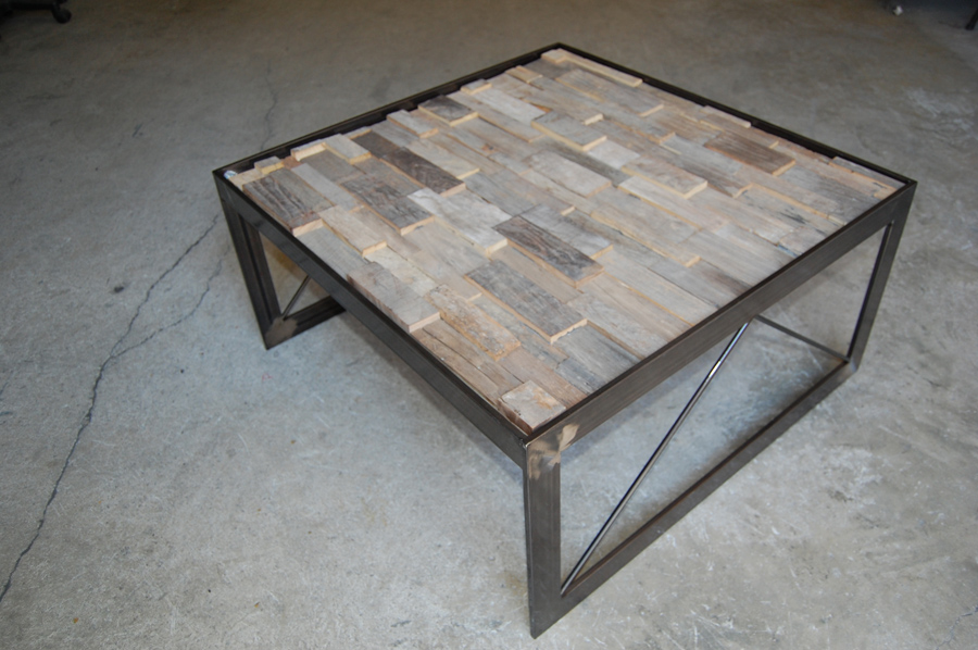 HUGO CHALÉ - Artista y escultor conceptual - Mobiliario Mesa woods realizada en hierro rústico y barnizado