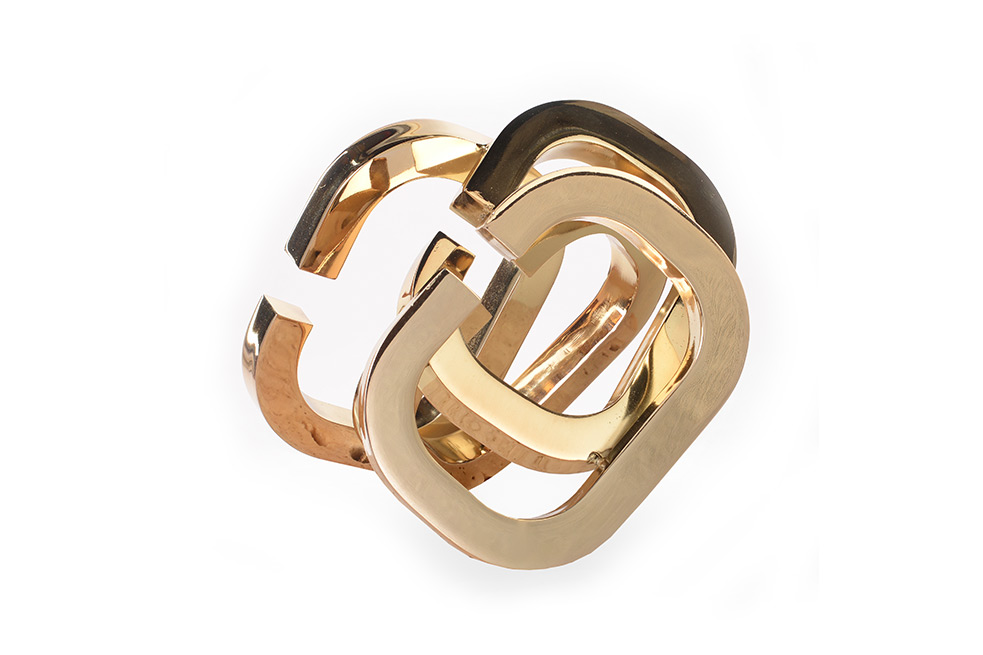 HUGO CHALÉ - Artista y escultor conceptual - Escultura Metáfora de la amistad - Técnica: latón