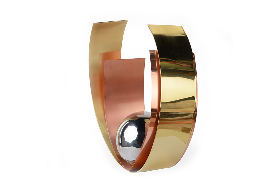 HUGO CHALÉ - Artista y escultor conceptual - Escultura Percepción del optimismo - Técnica:  cobre, latón e inoxidable