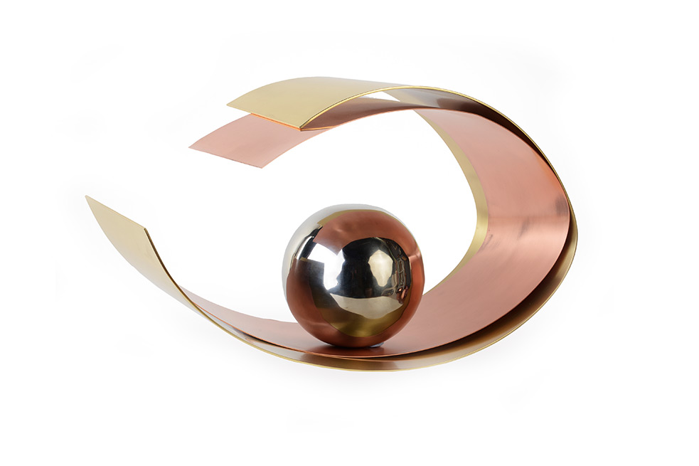 HUGO CHALÉ - Artista y escultor conceptual - Escultura Reflejos de la mirada - Técnica:  cobre, latón e inoxidable